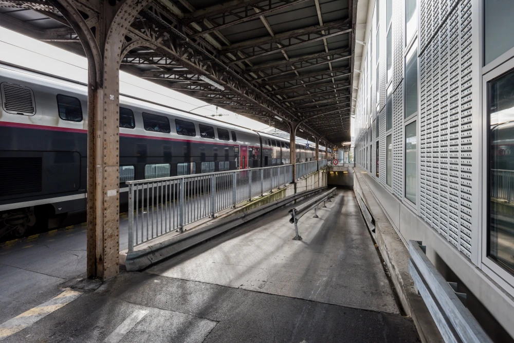 Accès souterrain du quai de la voie 1 de la gare de Paris-Est