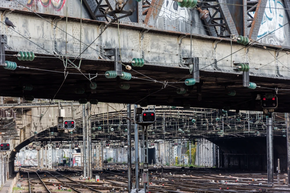 Vue du système d'aiguillages à la sortie des quais en gare de Paris-Est