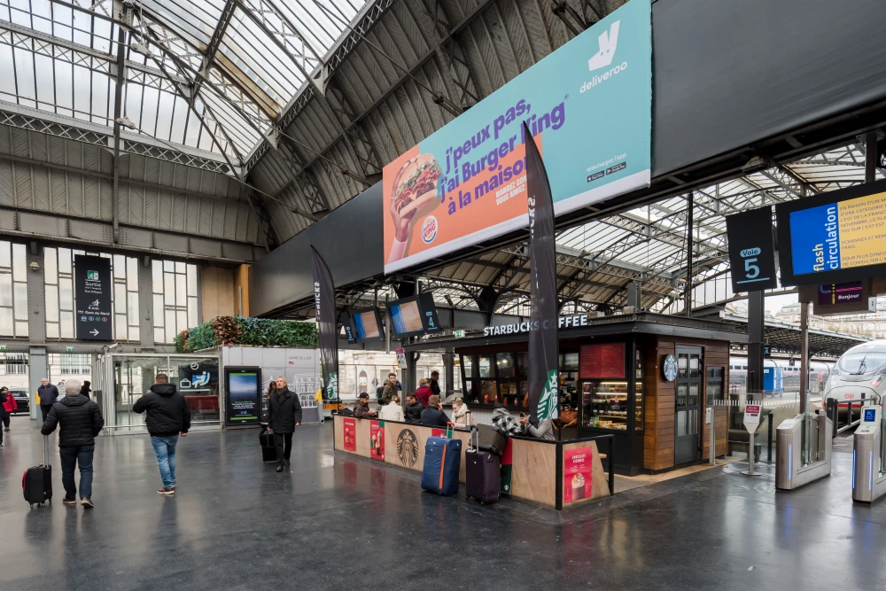 Vue des accès aux quais entre les voies 1 et 5 de la gare de Paris-Est
