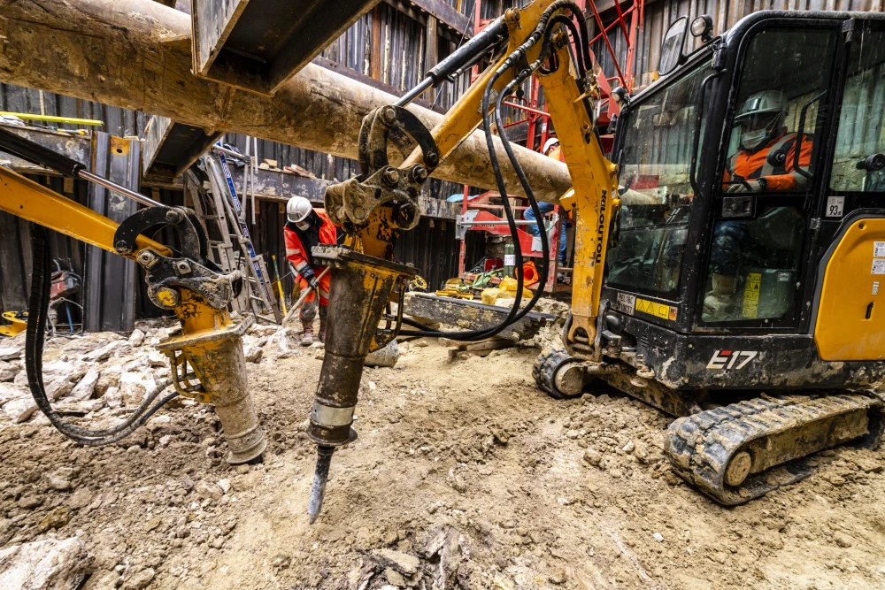 Travaux au bord des pistes