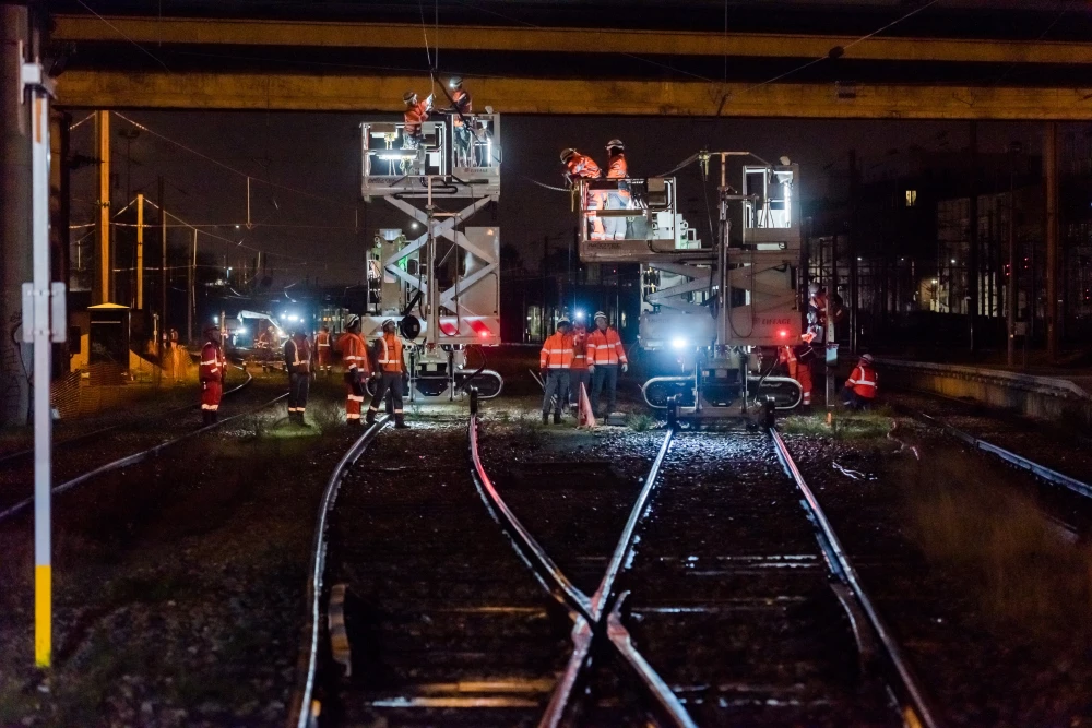 Travaux de nuit pour la maintenance des voies