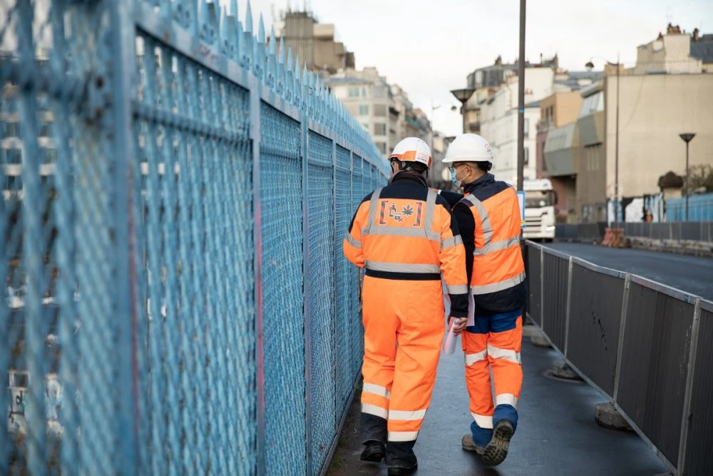 Visite des administrateurs du chantier au-dessus de la gare de Paris-Est